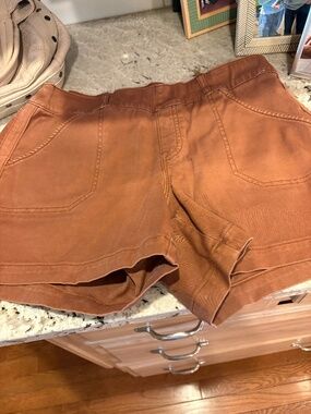 Spanx Stretch Twill Shorts Size L